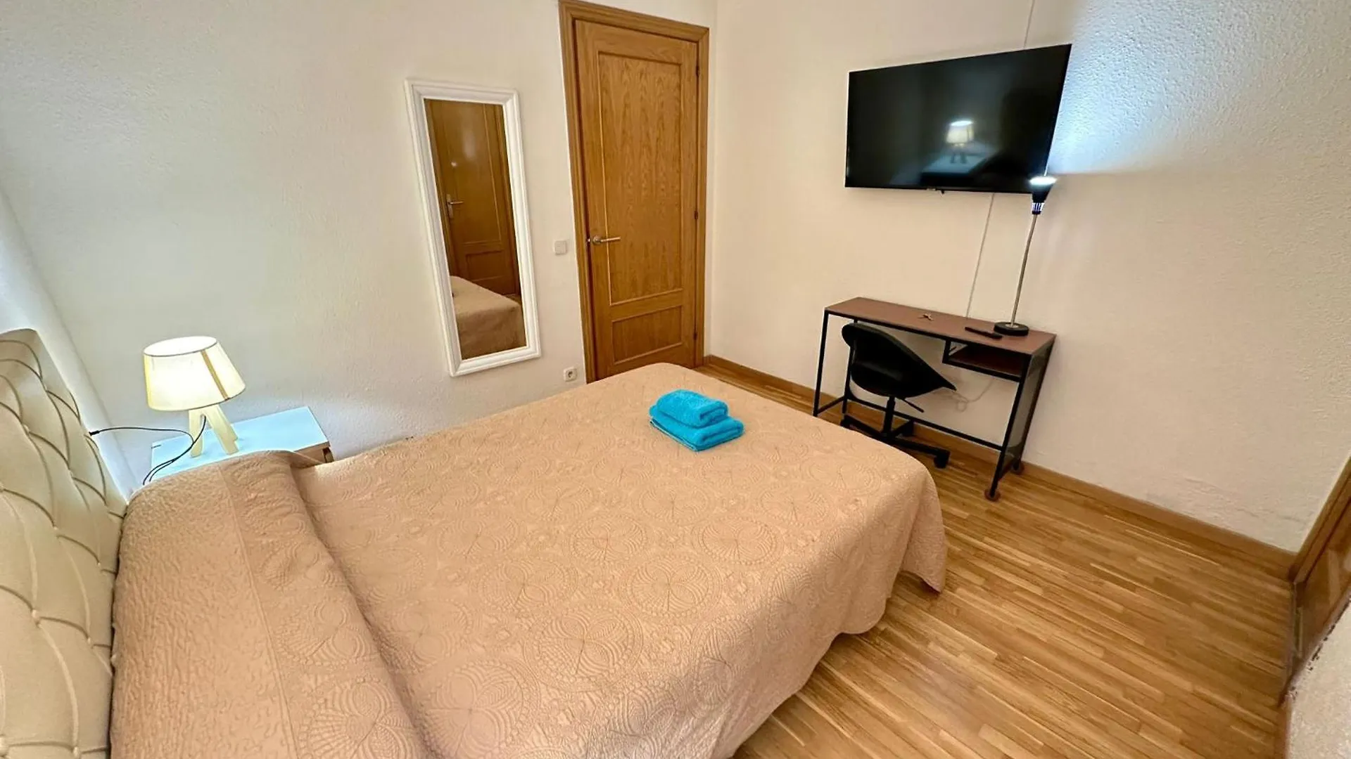 Bed & Breakfast Rooms Argo Barcelona Spain